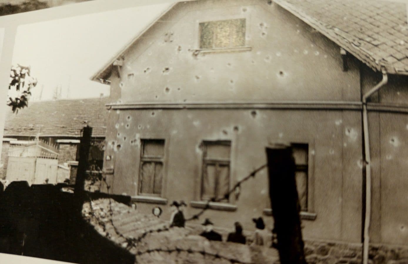 Nacisti zasraný